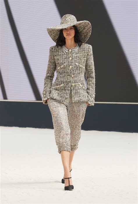 défilé chanel fashion week 2022|CHANEL Fall.